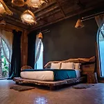 Lodge K